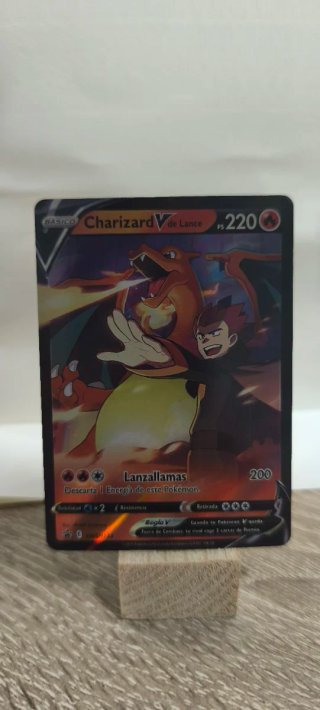 Carta Pokémon Charizard V de Lance
