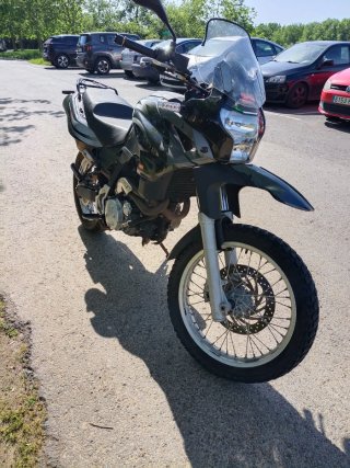 APRILIA PEGASO 650 año 2010 etiqueta C CARNET A2