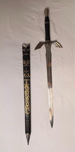 Espada decorativa con funda