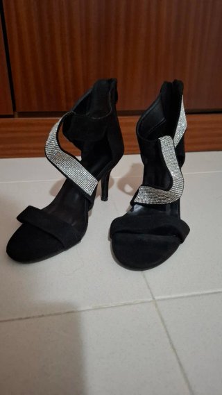 Sandalias tacón fiesta negras tiras brillo
