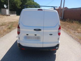 Ford E-Tourneo Courier 2015