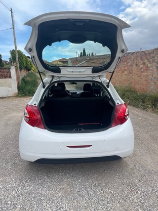 Peugeot 208 2014