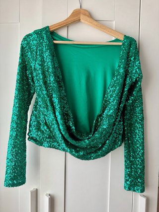 Top lentejuelas verde ASOS espalda descubierta