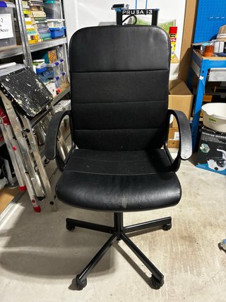 Silla de oficina negra