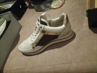Zapatillas Michael Kors doradas y blancas