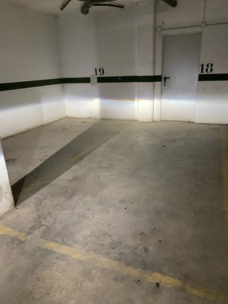 Alquilo plaza de parking con trastero