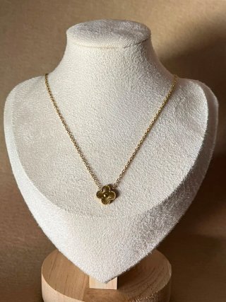 Collar Dorado con Colgante Flor en acero inoxidabl