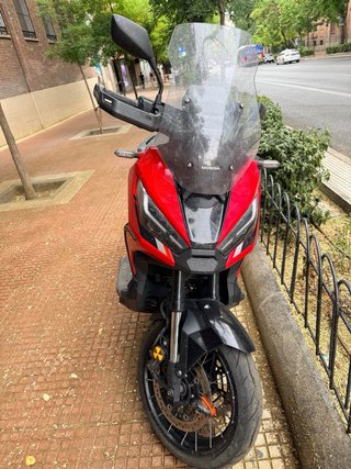 Honda X-ADV 750 Adventure Negra/Roja