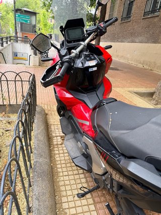 Honda X-ADV 750 Adventure Negra/Roja