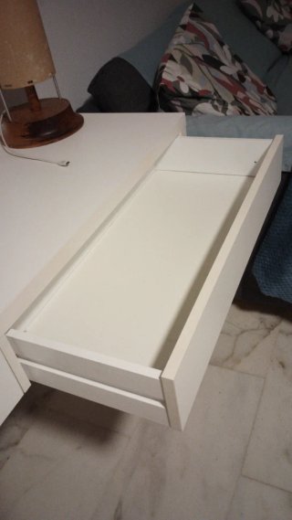Escritorio doble blanco y marrón