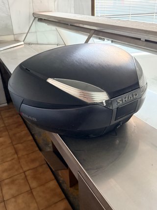 Baúl de moto SHAD negro