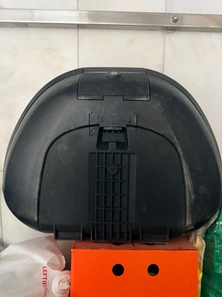 Baúl de moto SHAD negro