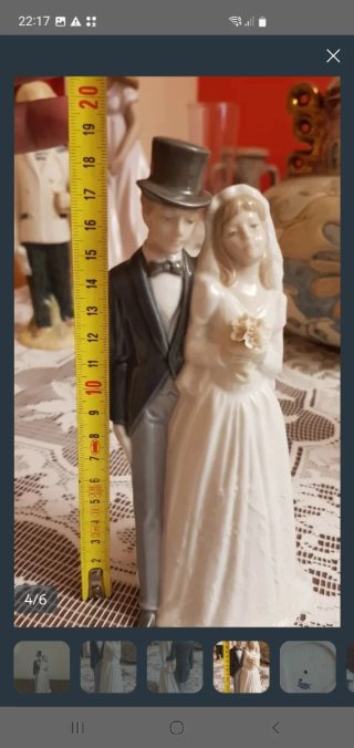 Figura de porcelana de novios