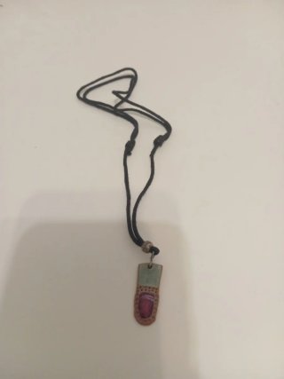 Collar artesanal con colgante de cerámica