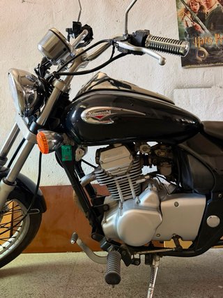Moto Kawasaki Eliminator 125 Cruiser Negra