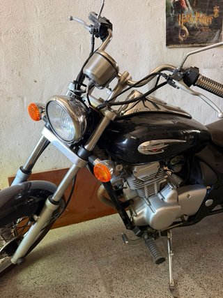 Moto Kawasaki Eliminator 125 Cruiser Negra