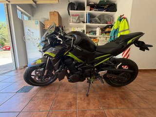 Kawasaki Z900 Negra y Verde