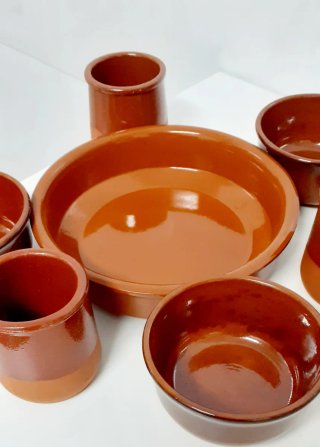Plato, 3 vasos y 3 cuencos de terracota