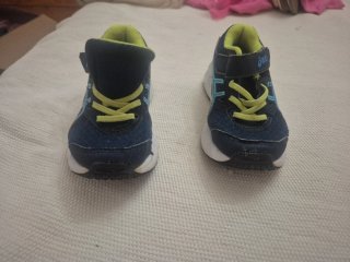Deportivos niño Asics azul y verde