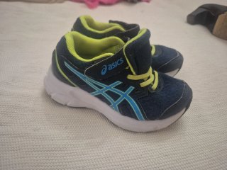 Deportivos niño Asics azul y verde