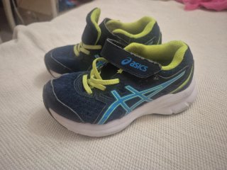 Deportivos niño Asics azul y verde