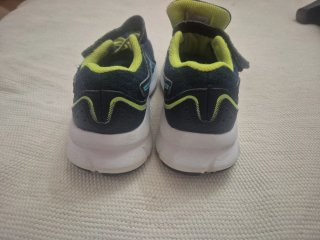 Deportivos niño Asics azul y verde
