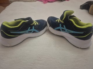 Deportivos niño Asics azul y verde