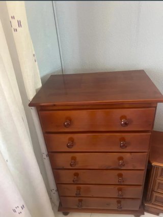 Cajonera de madera marrón