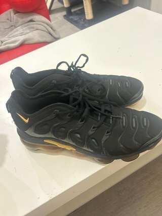 Nike Air Vapormax Negras y Doradas Talla 44