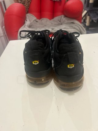 Nike Air Vapormax Negras y Doradas Talla 44