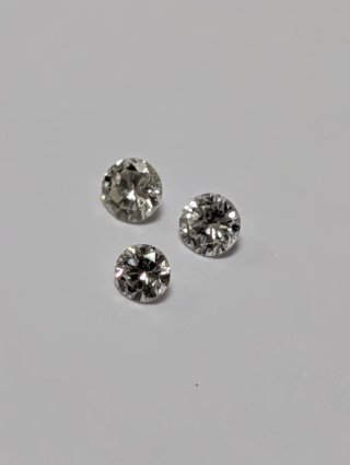 Tres diamantes pequeños
