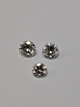Tres diamantes pequeños