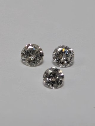 Tres diamantes pequeños