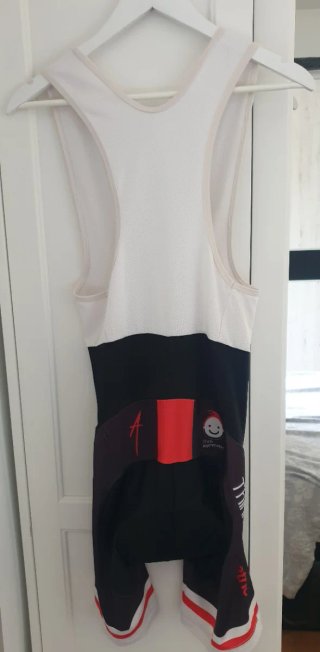 Conjunto maillot y cullotte ciclista