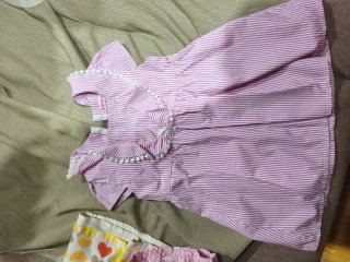 Vestido blanco con anclas rojas