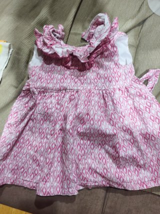 Vestido blanco con anclas rojas