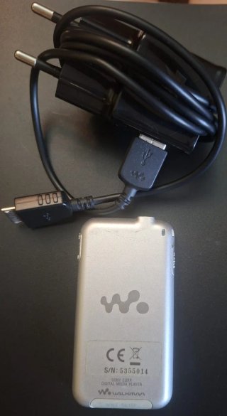 Reproductor MP3 Sony 2GB Plata + Cargador