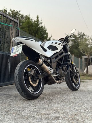 Hyosung GT650i Naked