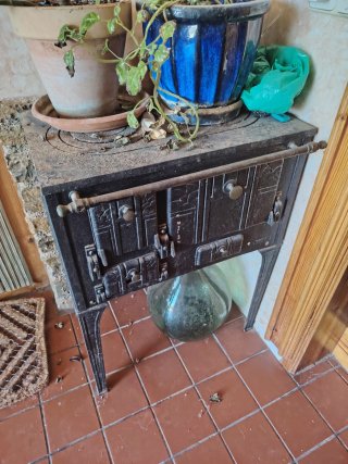 Cocina de hierro fundido antigua