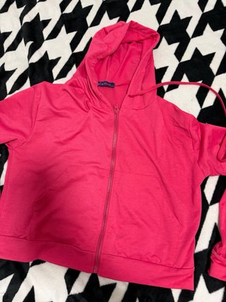 Sudadera negra con cremallera