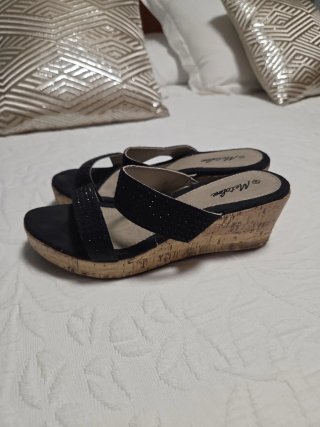 Sandalias Metalina cuña negras talla 37