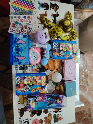 Lote de juguetes y material escolar