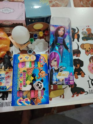 Lote de juguetes y material escolar