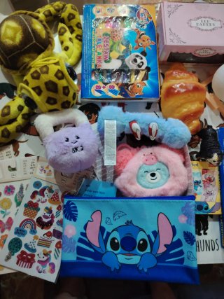 Lote de juguetes y material escolar