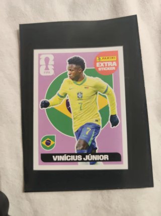 Cambio Sticker Extra Vinicius Junior por otro