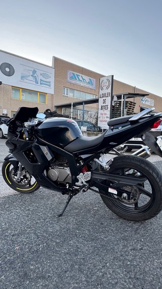 HYOSUNG GT 125 R Negra Deportiva