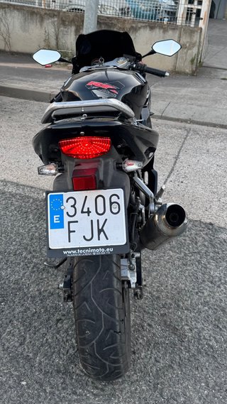 HYOSUNG GT 125 R Negra Deportiva