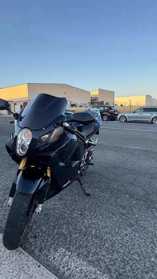 HYOSUNG GT 125 R Negra Deportiva