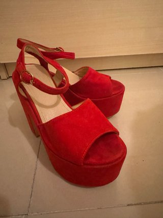 Tacones rojos de plataforma