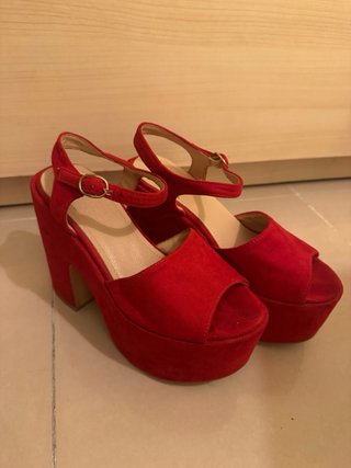 Tacones rojos de plataforma